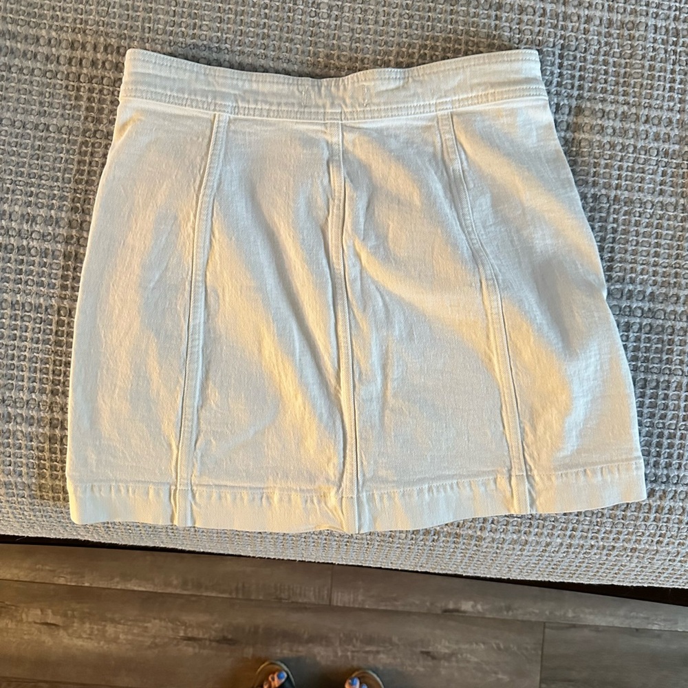 Madewell size 6 white denim skirt